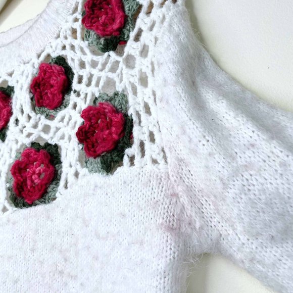 ⚡️SOLD⚡️   vintage crochet rose eyelash sweater - size small - Picture 7 of 9